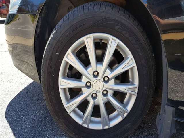 Buick Lucerne 2011 photo 17